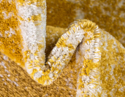 Bromley Collection Area Rug - Wells (4' 1" x 6' 1" Rectangle, Yellow/ Ivory)