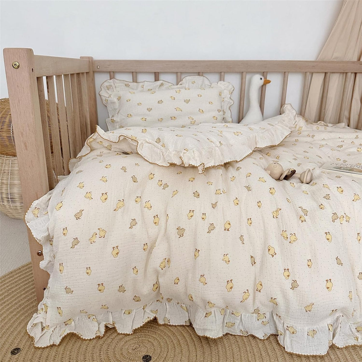 AOJIM Cute Toddler Kids Duvet Cover, 1-Piece Muslin Cotton Ruffled Bedding Duvet Cover with Little Yellow Duck, Soft Breathable 2-Layer Gauze Baby Kids Comforter Cover for Girls Boys (47X59'')