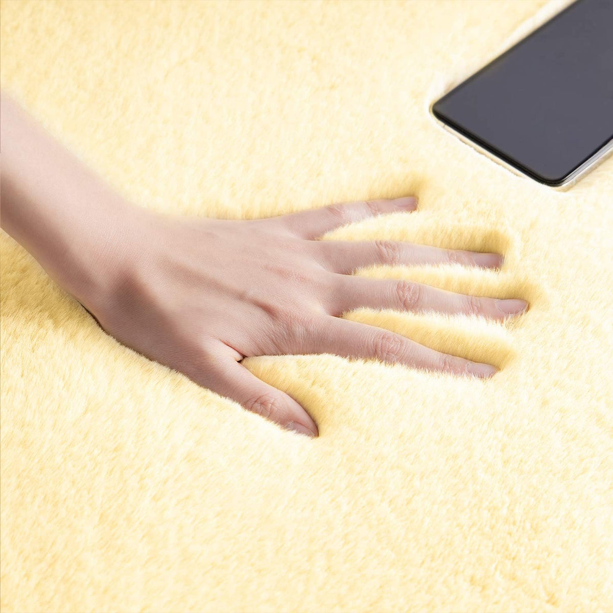 Ashler Faux Fur Rug, Ultra Soft Faux Rabbit Fur, Yellow Area Rugs, 6 x 9 Feet Rectangle, Machine Washable Nursery Decor Throw Rugs for Bedroom, Kids Room, Living Room